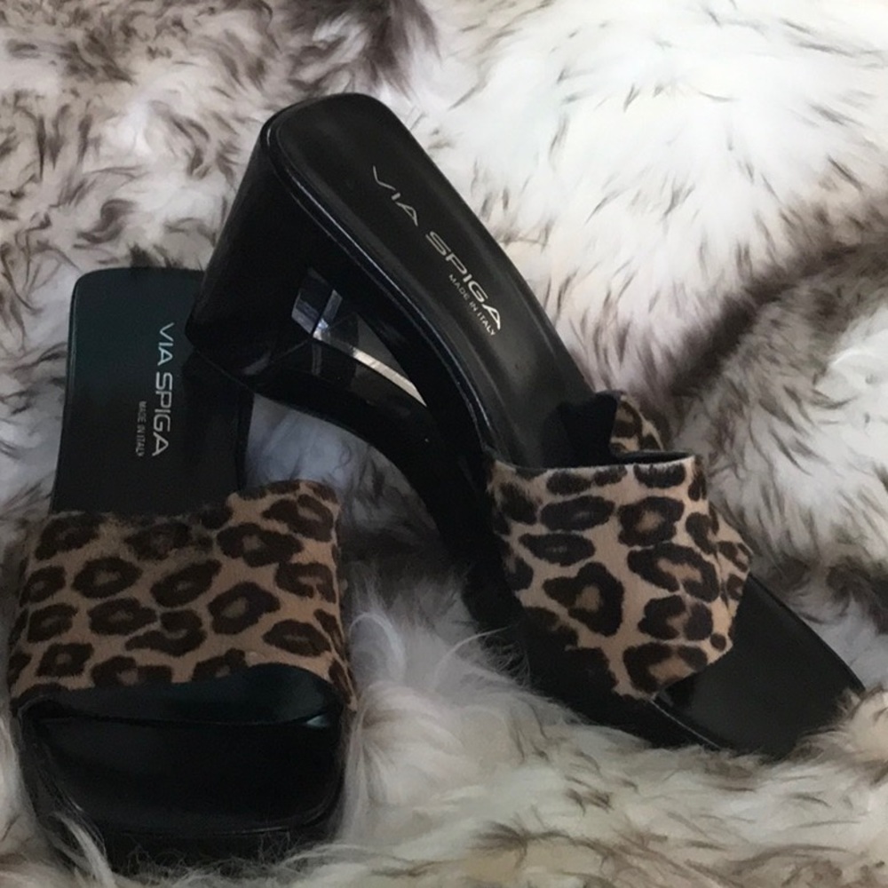 NWOB Via Spiga Italian Designer Haircalf leather Lucite Wedge 8M